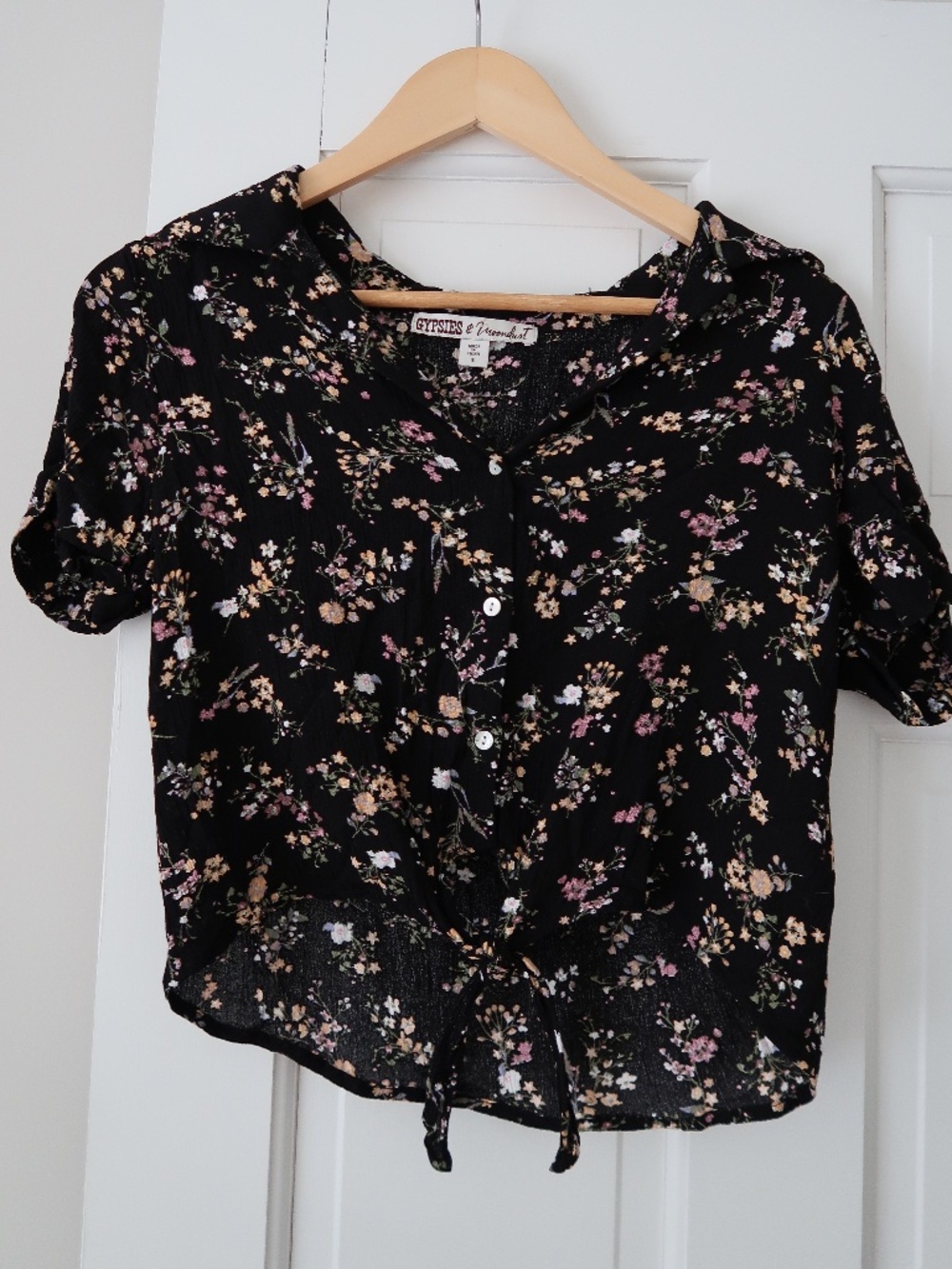 Gypsies & Moondust | Black Floral Tie Front Crop | Top Size S